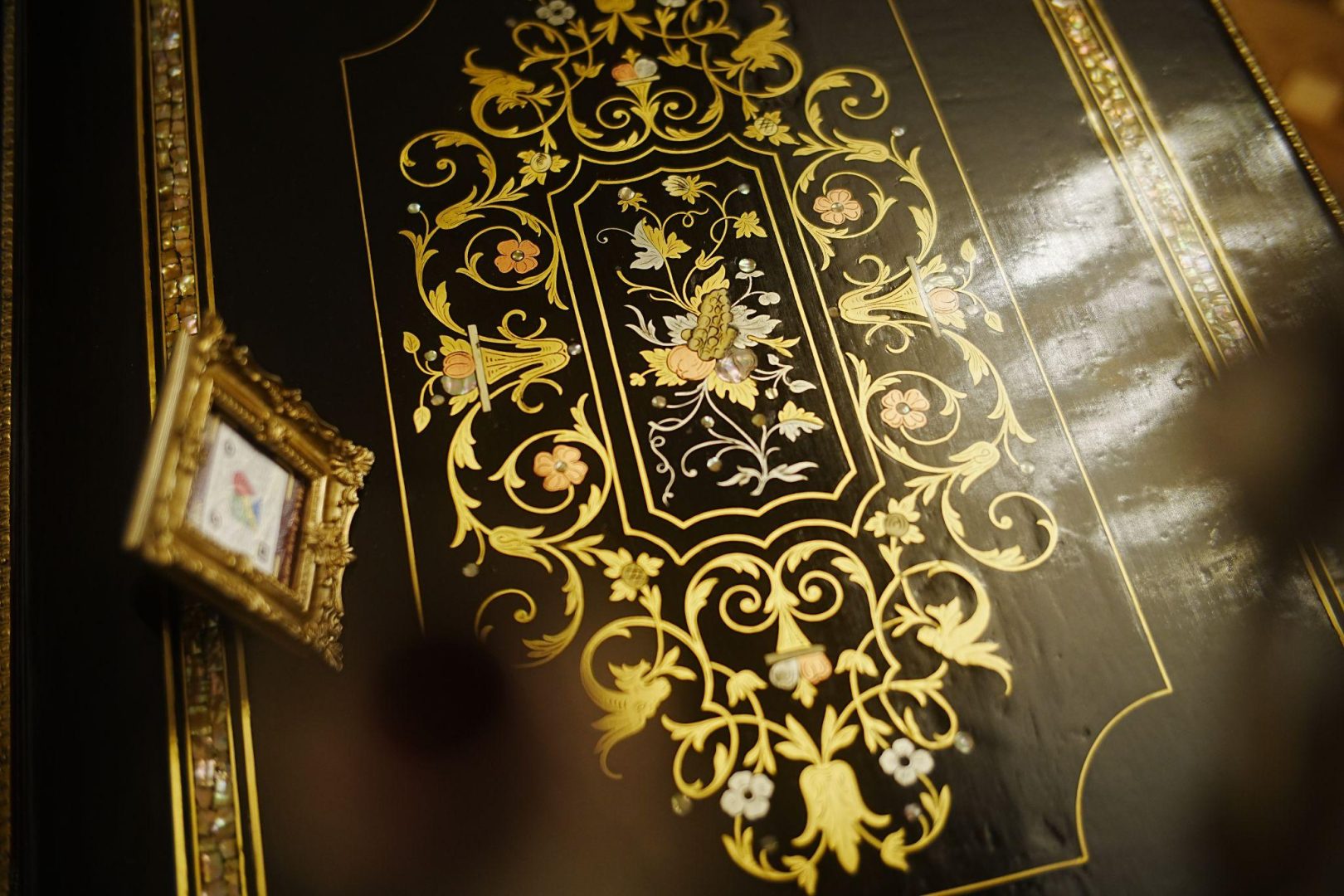 „Crăciunul anilor ’30” în lumina reflectoarelor: EkoGroup și Grivița Studio, parteneriat de impact 1 „Crăciunul anilor ’30” în lumina reflectoarelor: EkoGroup și Grivița Studio, parteneriat de impact